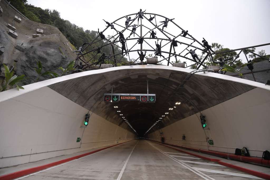 Inauguración de esta obra por parte del presidente Iván Duque en compañía de la vicepresidenta y la ministra de Transporte entre otros.