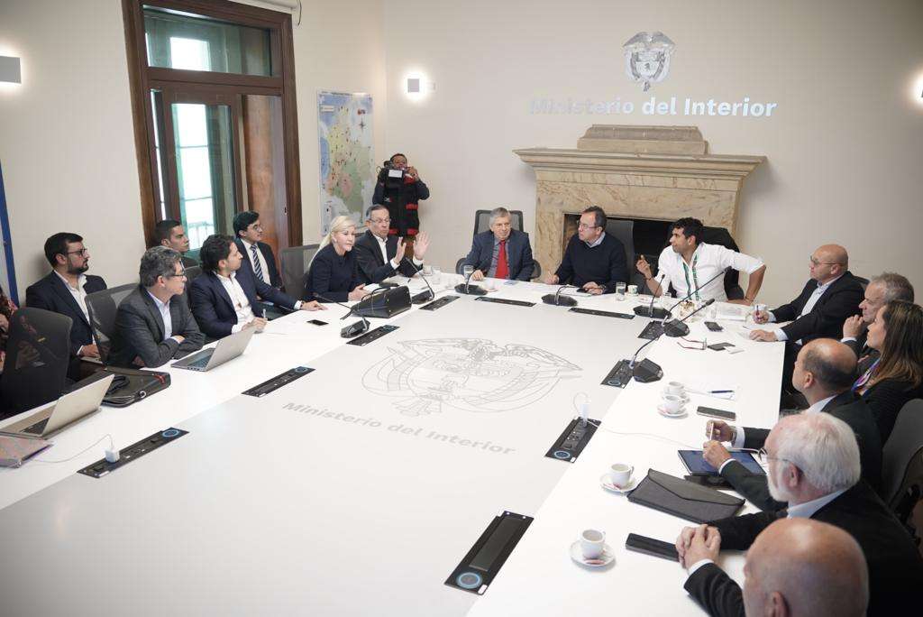 Los presidentes de los partidos tradicionales de gobierno se reunieron con emisarios del Ejecutivo para destrabar la reforma a salud.