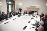 Dejar de apuntar a la cabeza, la estrategia del Gobierno para salvar sus reformas