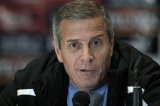 Tabárez analiza variantes y Forlán aparece fuera del equipo