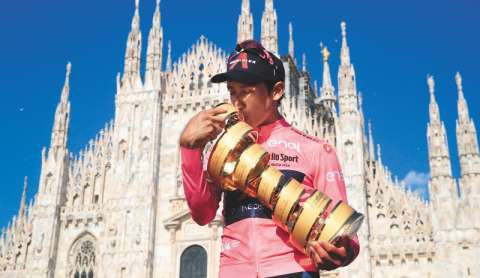 Egan Bernal renovó su contrato con el Ineos hasta finales del 2026