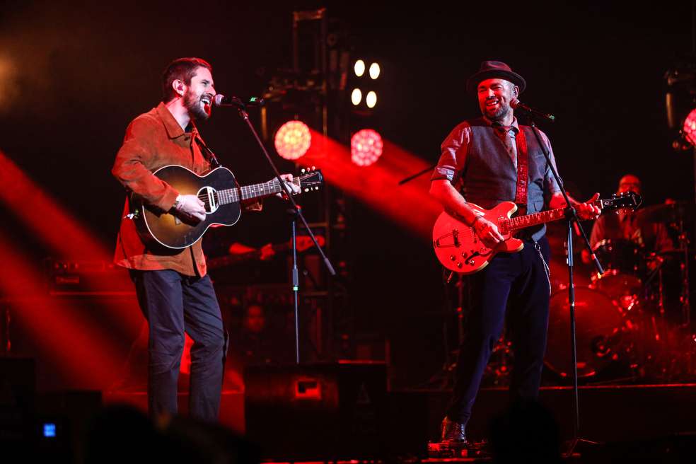 Juan Pablo Vega  y Santiago Cruz