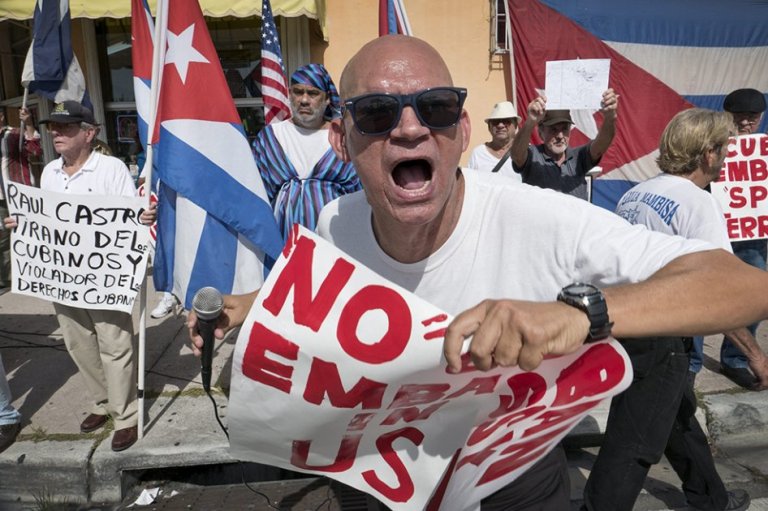Congresistas republicanos de Florida rechazan reapertura de embajada cubana