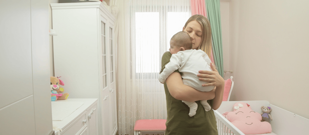 ¿Qué pasa si el bebé se duerme sin eructar tras acabar de lactar?