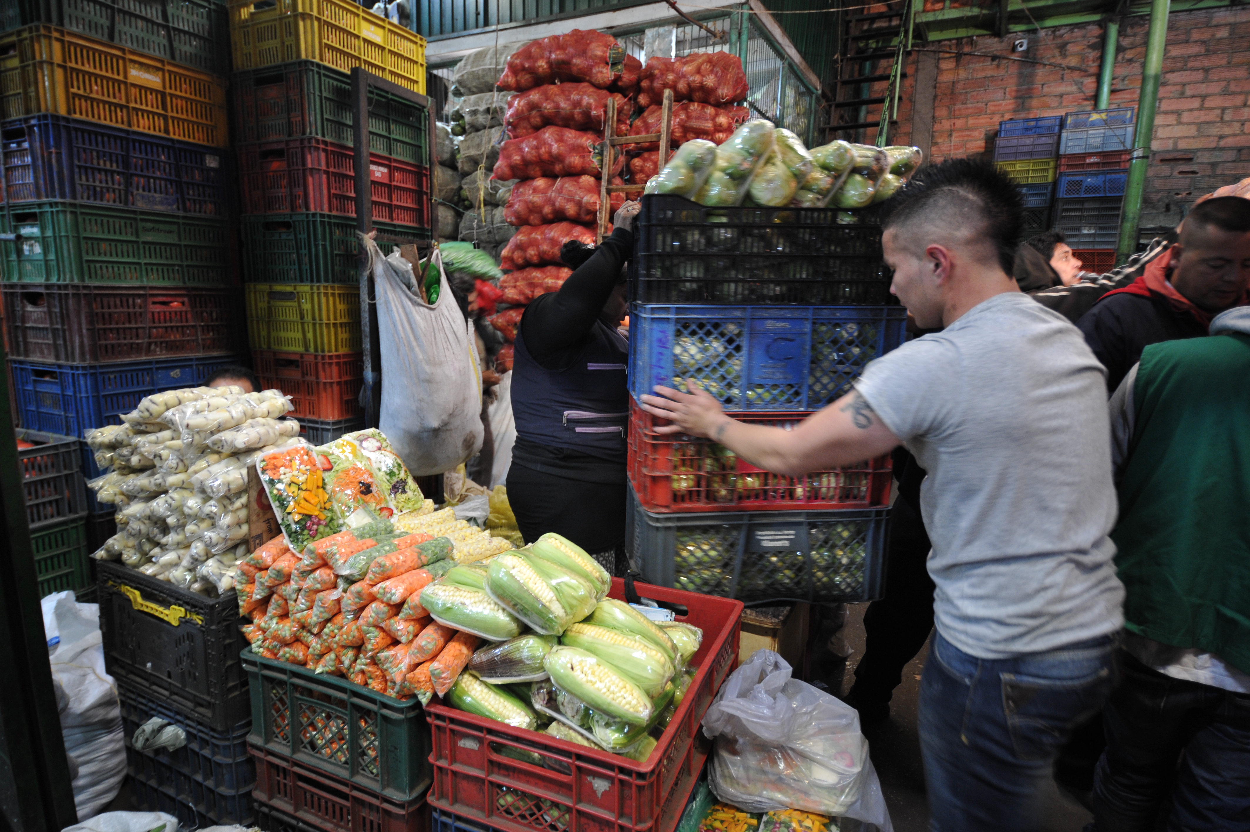 Central mayorista de mercado en Bogotá, donde venden verduras, frutas, legumbres, hortalizas entre otros.