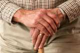 El síndrome de anciano viajero: un problema que crece