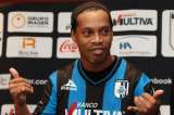 Ronaldinho desmiente su retiro y dice estar en su mejor momento