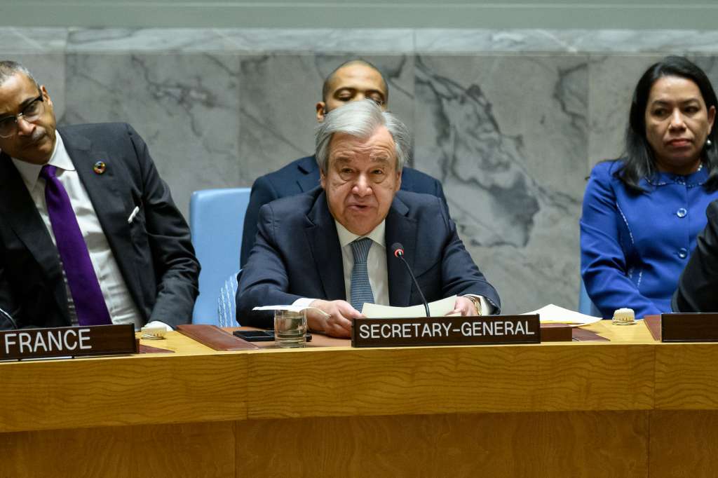 USA2198. NACIONES UNIDAS (NY, EEUU), 13/02/2024.- Fotografía cedida por la ONU donde aparece su secretario general, António Guterres, mientras habla durante una sesión del Consejo de Seguridad sobre 'la crisis climática, la inseguridad alimentaria y los conflictos', celebrada este martes en la sede del organismo en Nueva York. Las grandes potencias -Rusia y China frente a EE.UU. y Europa- volvieron a chocar hoy en el Consejo de Seguridad de la ONU por la cuestión de la crisis climática y la inseguridad alimentaria, en teoría uno de los asuntos que goza de mayor consenso mundial. EFE/Loey Felipe/ONU /SOLO USO EDITORIAL /NO VENTAS /SOLO DISPONIBLE PARA ILUSTRAR LA NOTICIA QUE ACOMPAÑA /CRÉDITO OBLIGATORIO