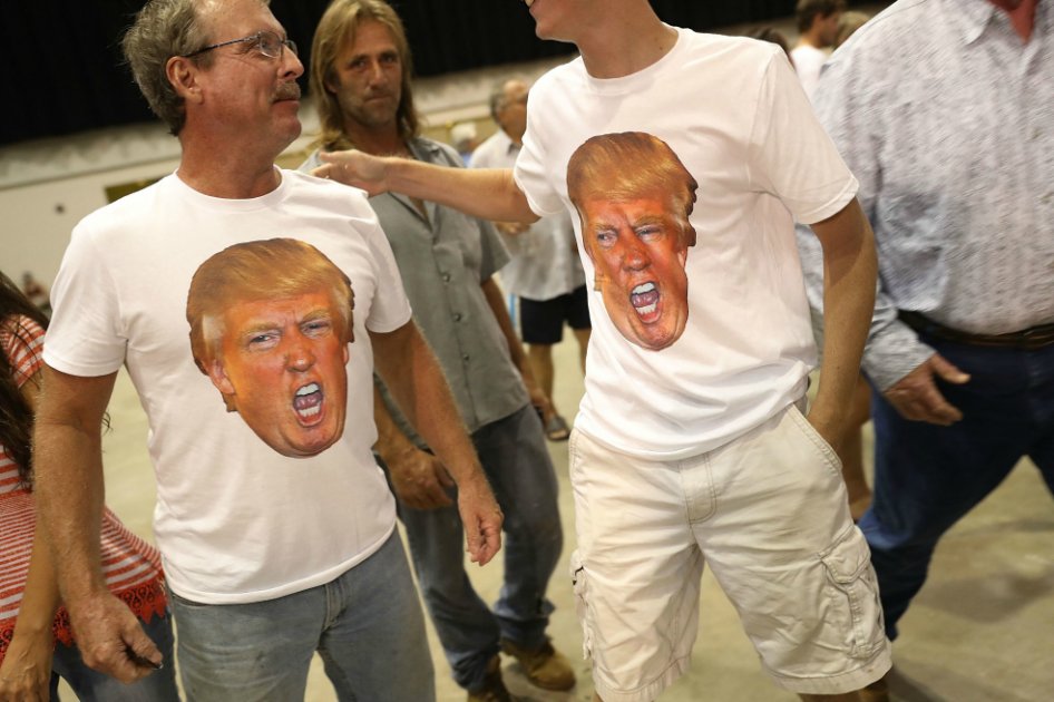 Seguidores del candidato republicano, Donald Trump, en Daytona (Florida). / AFP