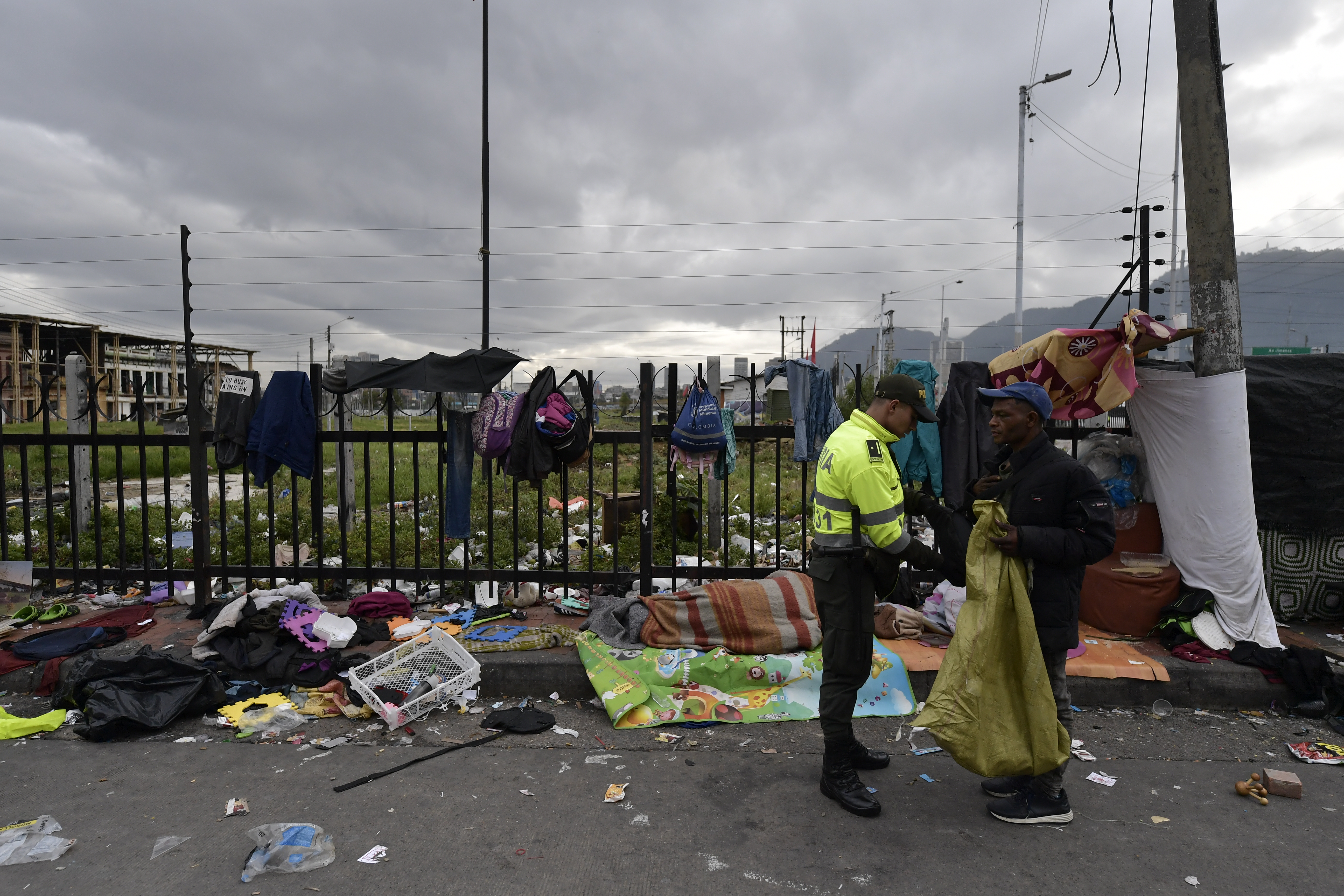 Operativo de la policía en el Barrio San Bernardo o Sanber, 250 uniformados participaron en la toma de ese sector del centro de la ciudad. Se incautaron más de 20.000 dosis de estupefacientes.