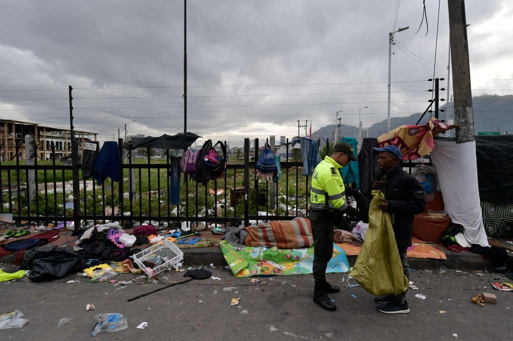 Operativo de la policía en el Barrio San Bernardo o Sanber, 250 uniformados participaron en la toma de ese sector del centro de la ciudad. Se incautaron más de 20.000 dosis de estupefacientes.
