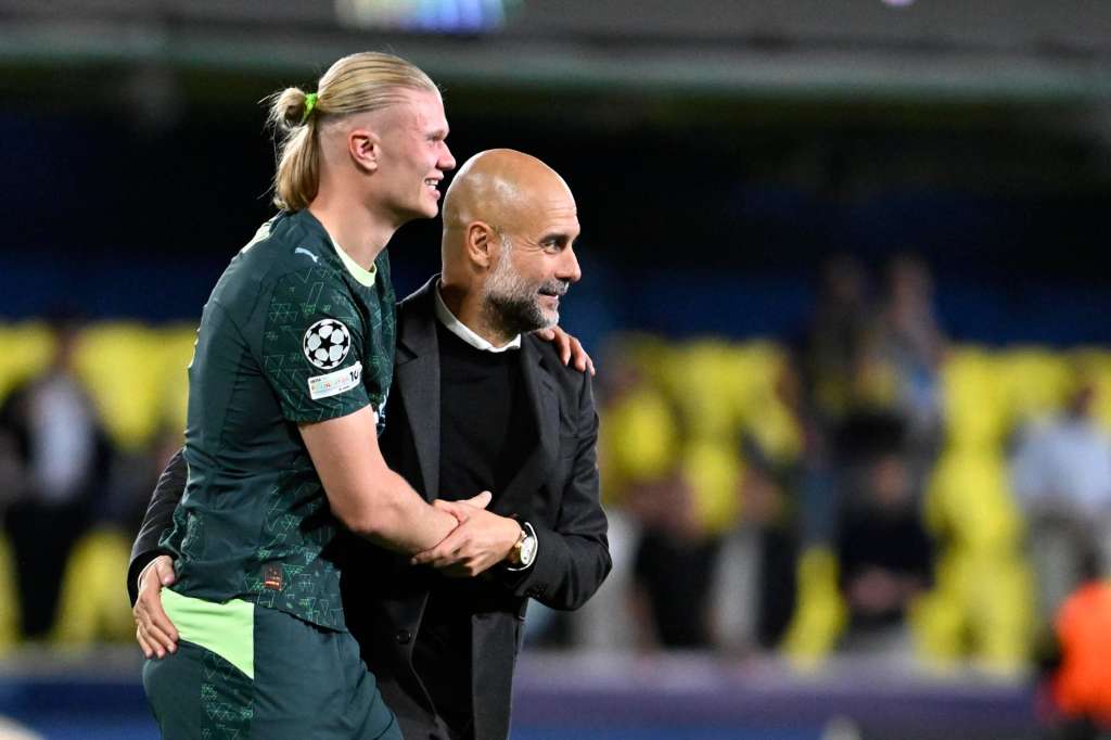FOTODELDÍA VILLARREAL, 21/10/2025.- El técnico español del Manchester City, Pep Guardiola y Erling Haaland celebran este martes. al final de un partido de la Liga de Campeones entre Villarreal y Manchester City en el estadio La Cerámica, en Castellón (España). EFE/ Andreu Esteban