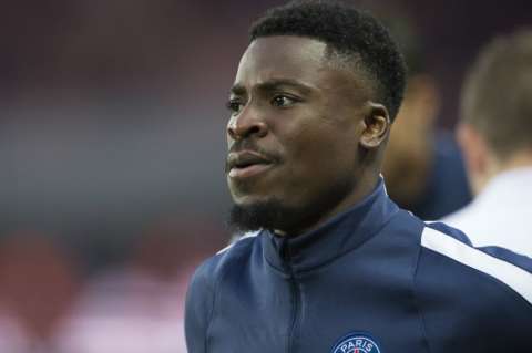 Policía le impide la entrada a Inglaterra a Serge Aurier del PSG para jugar Champions