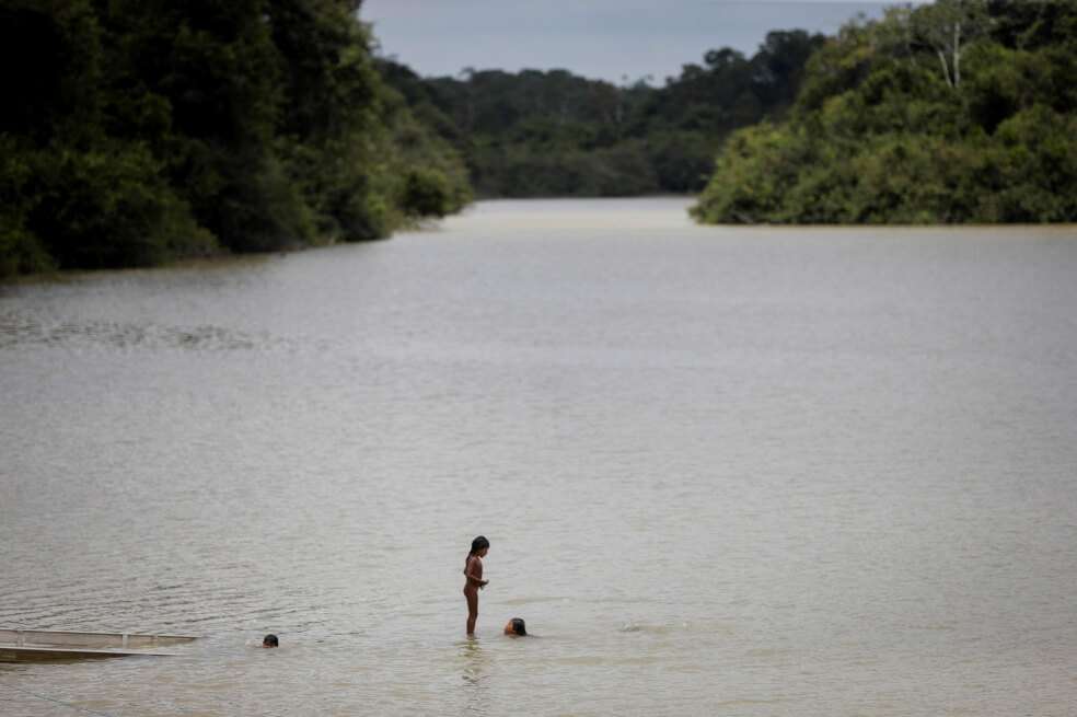 El Sínodo de los obispos sobre la Amazonía se abrió hoy en el Vaticano y comenzó con la petición de ser cercanos y respetar a los pueblos indígenas. / EFE