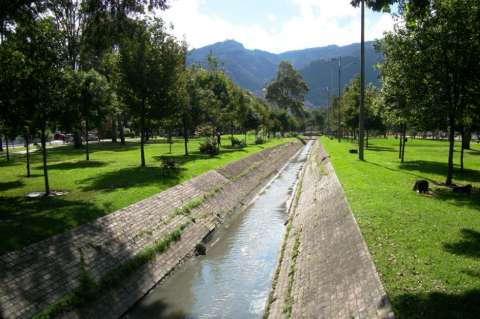 Controversia por extraña muerte de perro en el parque El Virrey