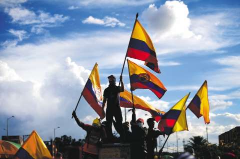 Jóvenes le entregan la Agenda Nacional de Juventudes a los candidatos