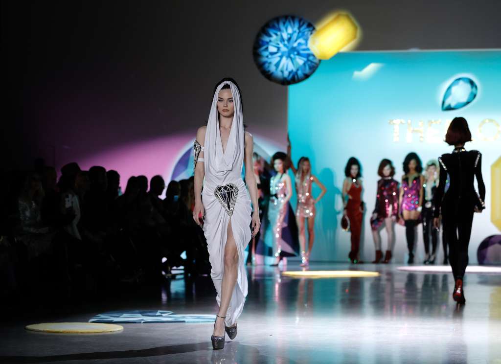 New York (United States), 15/02/2023.- Models present creations from The Blonds Fall 2023 collection during New York Fashion Week in New York, New York, USA, 15 February 2023. New York Fashion Week runs from 08 to 15 February 2023. (Moda, Estados Unidos, Nueva York) EFE/EPA/JASON SZENES