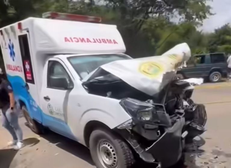 Paciente murió tras accidente entre ambulancia y camioneta en vía San Gil–Charalá