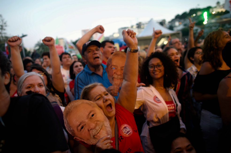 Los míticos cantantes Gilberto Gil, Chico Buarque y Beth Carvalho estarán en el festival con sede en Rio de Janeiro, Brasil. / AFP