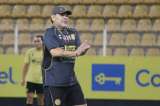 Maradona sufre una artritis severa y debe operarse, según su médico