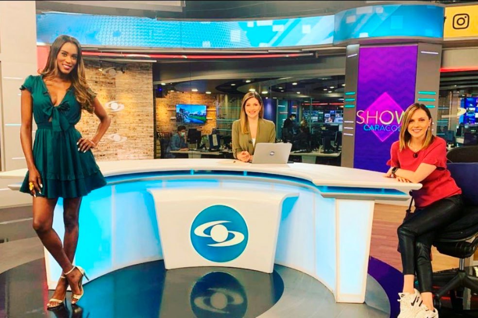 La presentadora de Noticias Caracol que ‘sobrevive’ en Bogotá a punta de arepa paisa. Catalina Gómez, Ana Milena y Claudia Lozano.