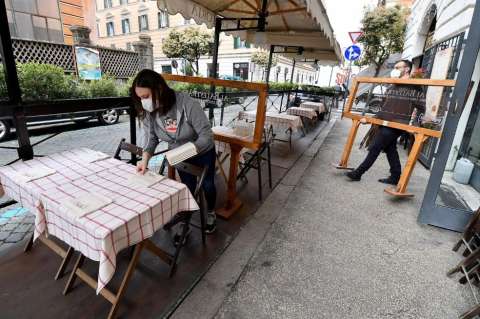 Italia reabre restaurantes, cines, museos y revela su plan económico de recuperación