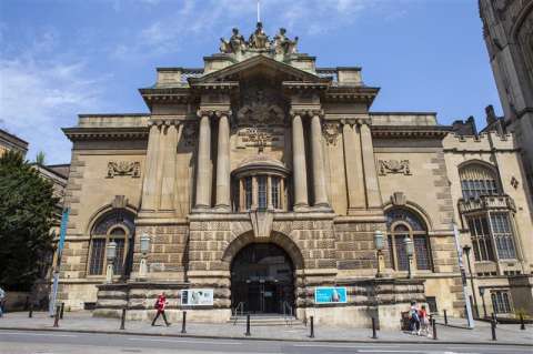 Robo en museo de Inglaterra: se emitió una alerta para la captura de los sospechosos