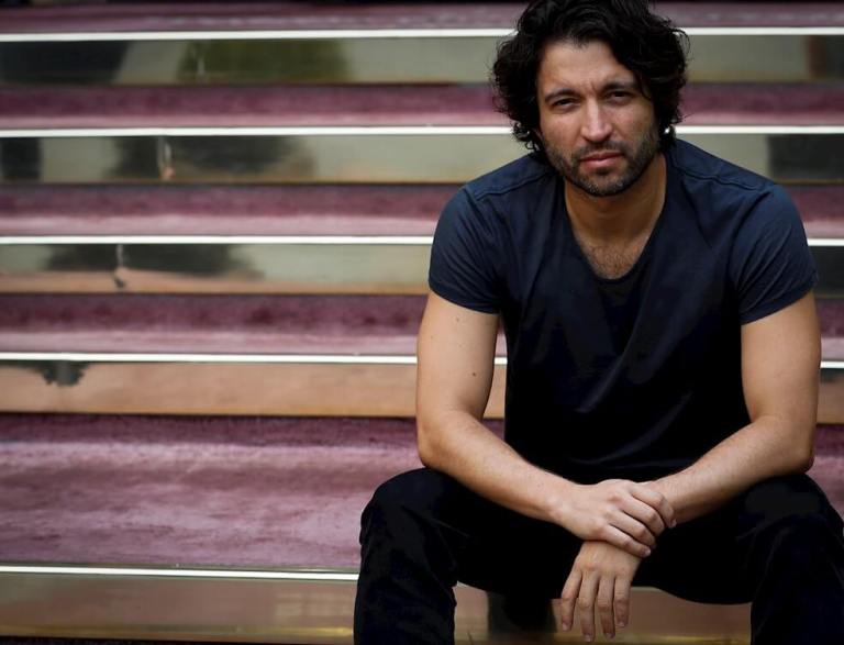 Alejandro Landes deslumbra con «Monos» en San Sebastián