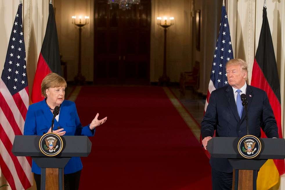La canciller alemana Angela Merkel y el presidente estadounidense Donald Trump durante la conferencia conjunta este viernes en Washington. / AFP