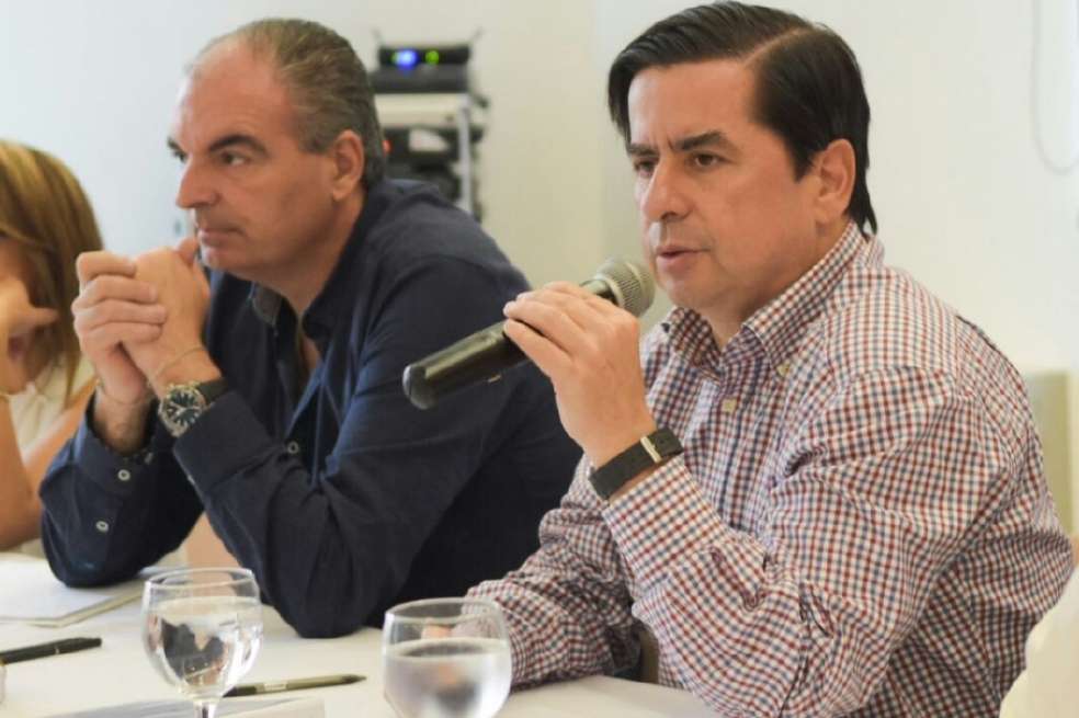 Los ministros Aurelio Iragorri y Juan Fernando Cristo firmaron el decreto que tumbó la Corte. / Archivo
