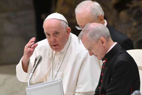 Papa recibió como “una bofetada” los testimonios de abusos en Canadá