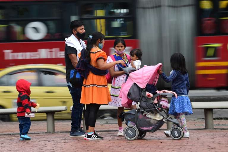 Para salir de esa zona, la comunidad llegó a un acuerdo en el que el Distrito se comprometió a pagar los arriendos de las familias caracterizadas, así como a realizar entregas de mercados.