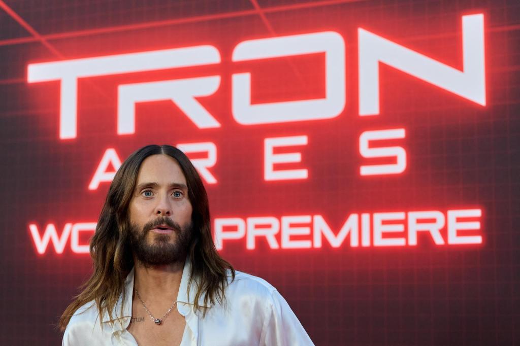 LOS ANGELES (United States), 07/10/2025.- US actor Jared Leto arrives to the Disney premiere of 'Tron: Ares' at the TCL Chinese Theatre in Los Angeles, California, USA, 06 October 2025. (Cine) EFE/EPA/ALLISON DINNER