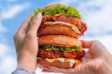 Calma tu antojo con este sándwich de pollo ¡Receta fácil!