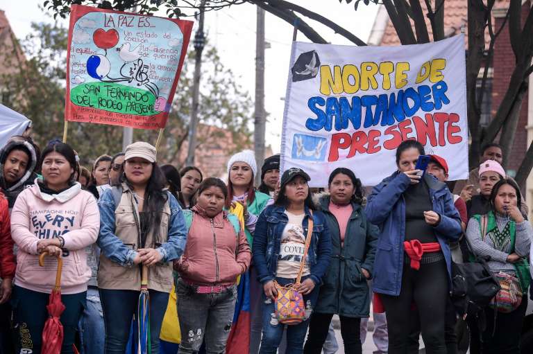Entre los reclamos de los manifestantes se encontraba la consigna "Paz con cambios", haciendo alusión al proceso que se lleva con el ELN.