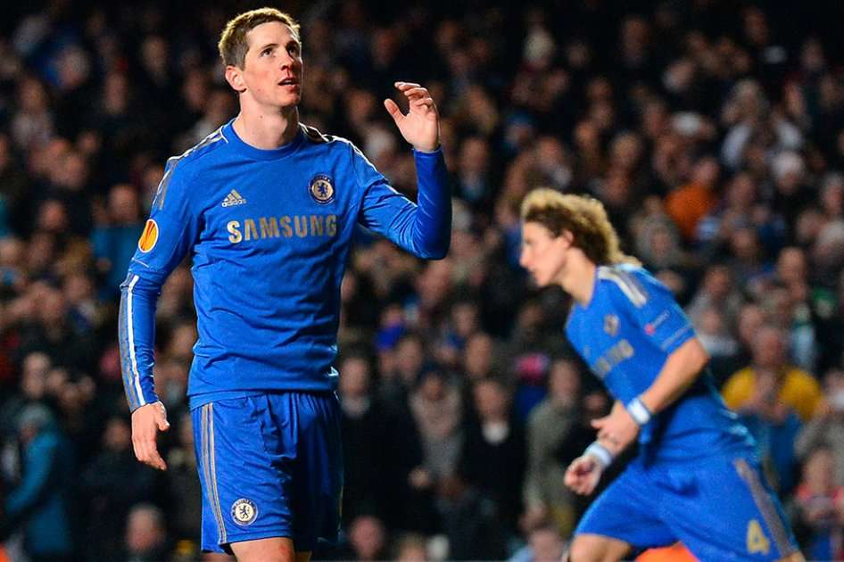 Con gol de Fernando Torres, Chelsea remontó y clasificó a la siguiente fase. / AFP