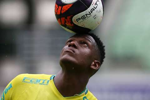 Nueva preocupación en la selección Colombia: Yerry Mina se retira lesionado en juego de Palmeiras