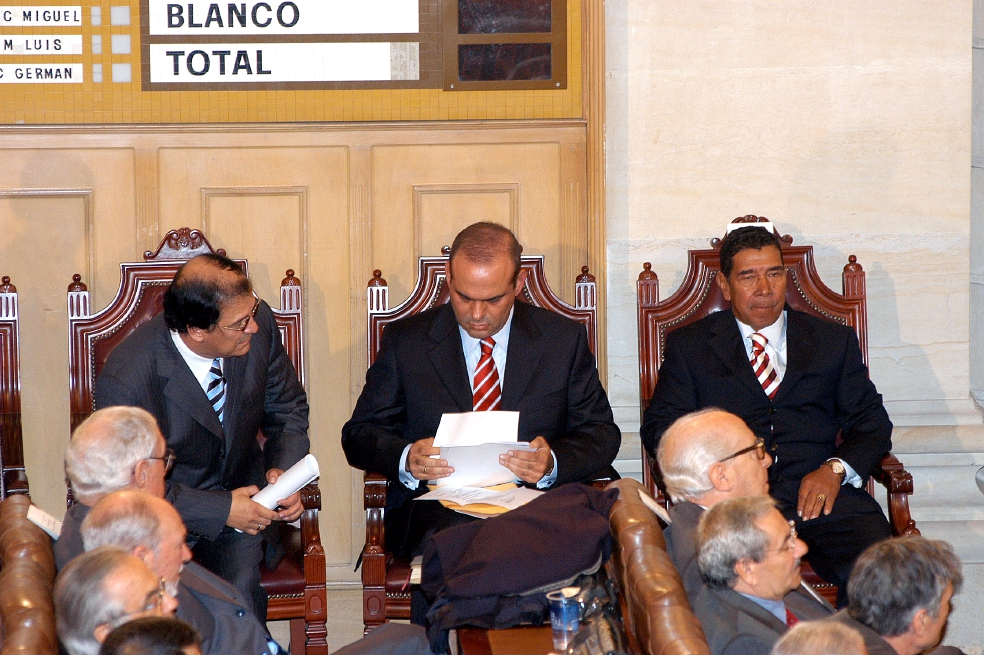 Más de 60 excongresistas han sido investigados o condenados por nexos con grupos paramilitares. En la foto, el día que los jefes paramilitares fueron a hablar al Congreso de la República. / Archivo El Espectador.