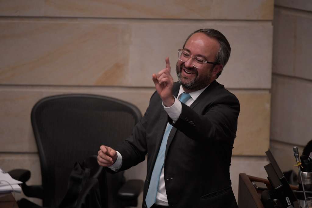 Congresista, miembro de la Cámara de Representantes durante el debate sobre el Plan Nacional de Desarrollo.