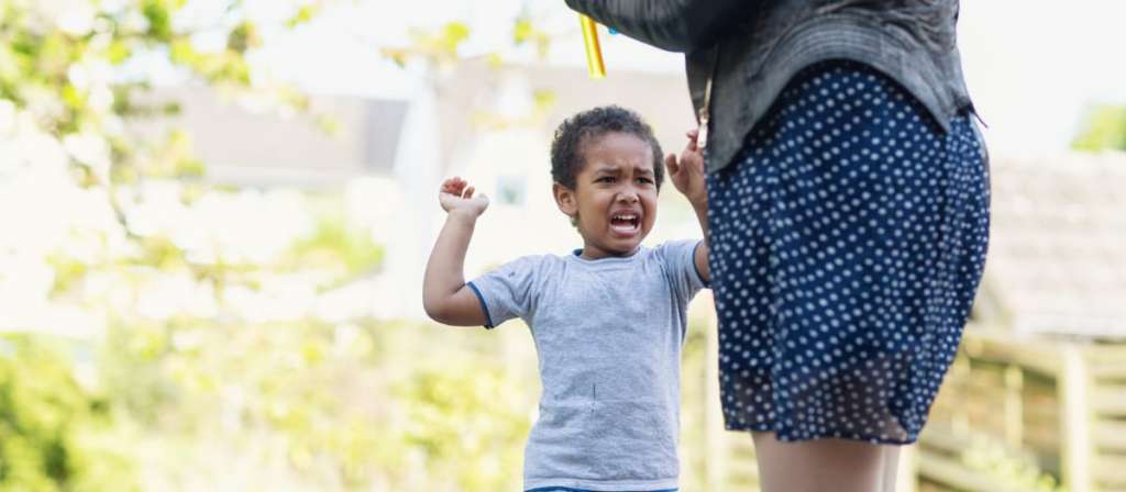 ¿Tu hijo te pega con frecuencia Esta técnica te ayudará a corregir su agresividad