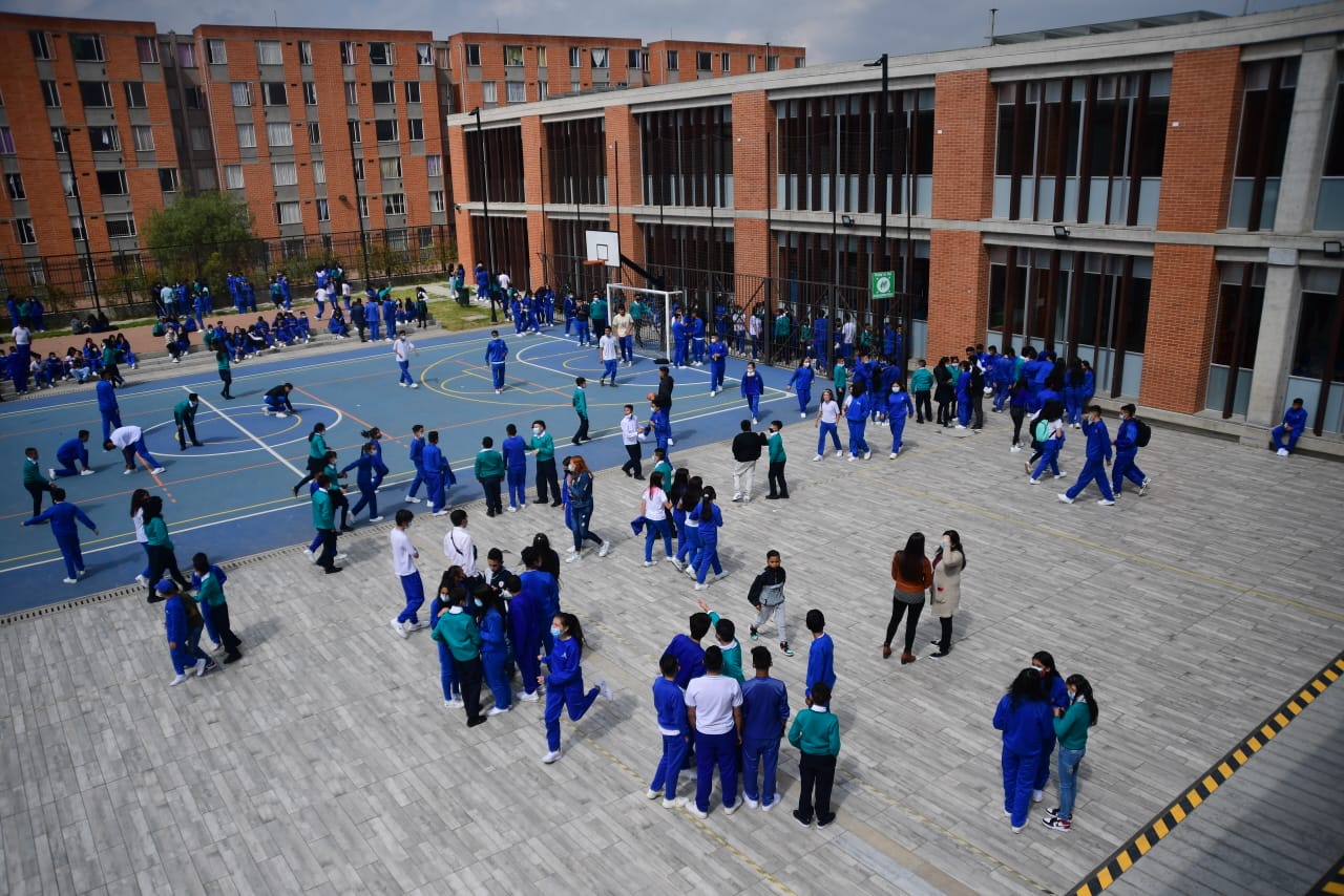Según cifras de la Secretaría de Educación, de cada cien estudiantes de colegios oficiales y públicos, al menos 67 tienen una dosis de la vacuna.