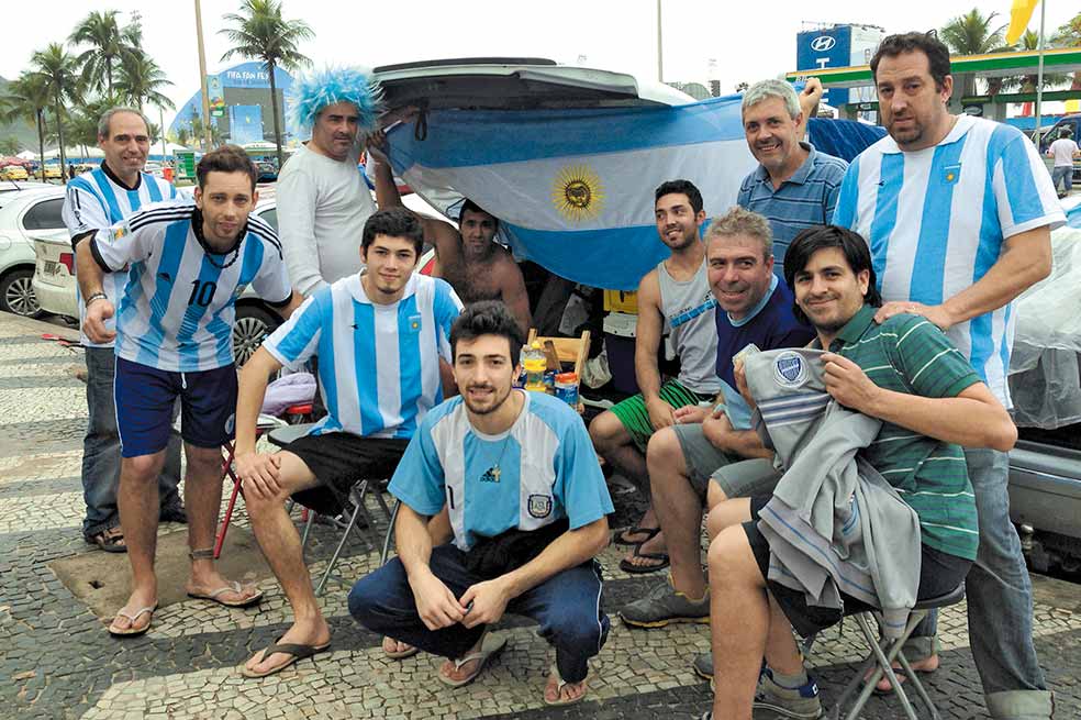 Como las familias Colucci, Maltés y Atuesta, son varios los argentinos que en este Mundial han seguido su selección en automóvil. / Luis Guillermo Montenegro