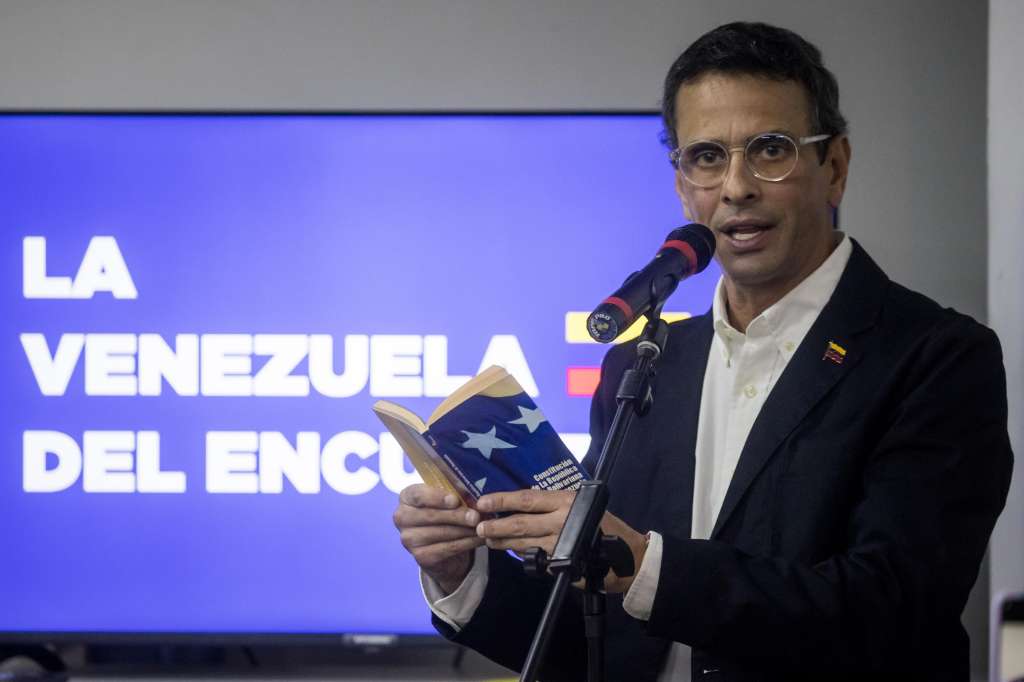 AME6547. CARACAS (VENEZUELA), 04/09/2023.- El dos veces candidato a la presidencia de Venezuela Henrique Capriles habla en un encuentro con miembros de sindicatos y trabajadores venezolanos hoy, en Caracas (Venezuela). EFE/ Miguel Gutiérrez