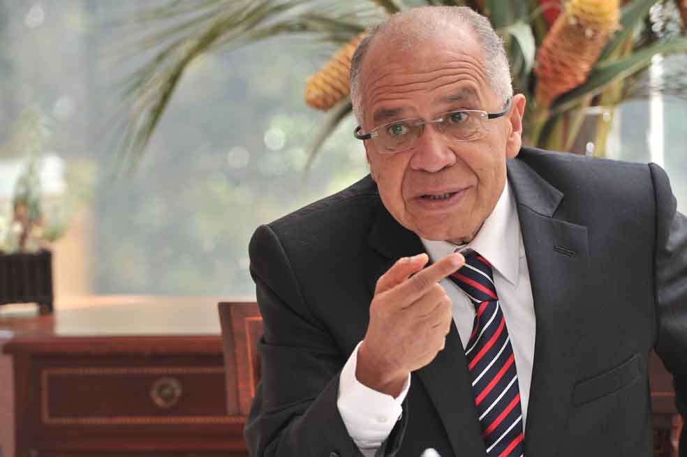 El ministro de justicia Alfonso Gómez Méndez puso punto final a la polémica en torno a la destitución de Petro. / Archivo