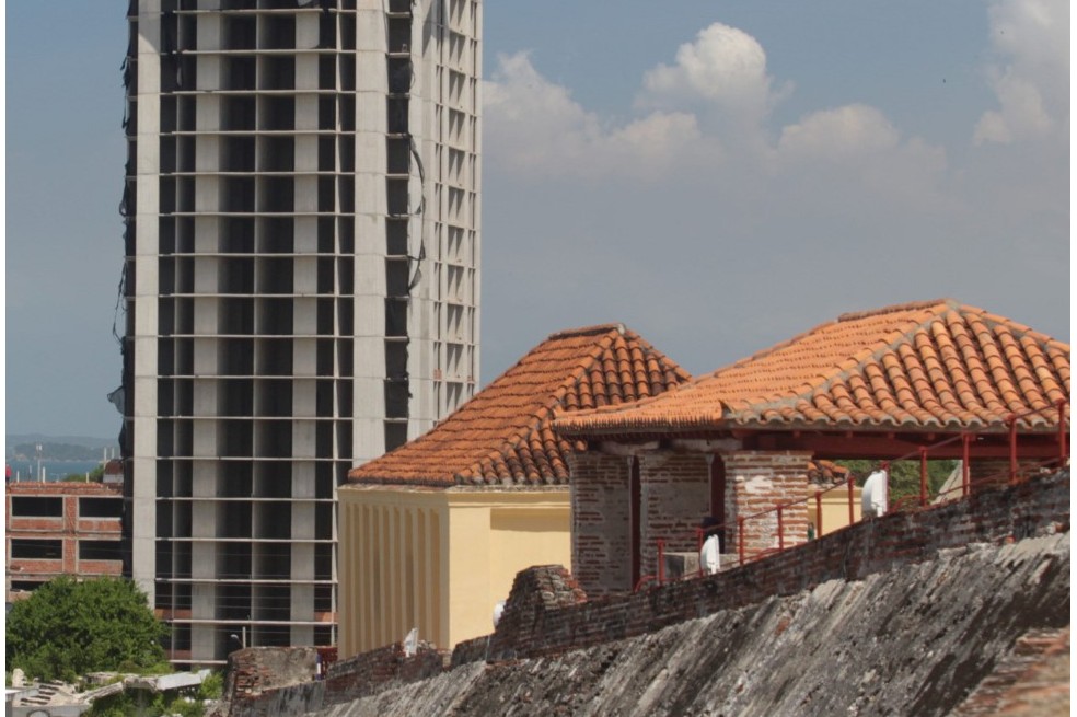 El complejo habitacional contempla la construcción de cinco torres de apartamentos desde 42 mts2 hasta 56 mts2, los cuales han sido adquiridos por más de 900 familias.