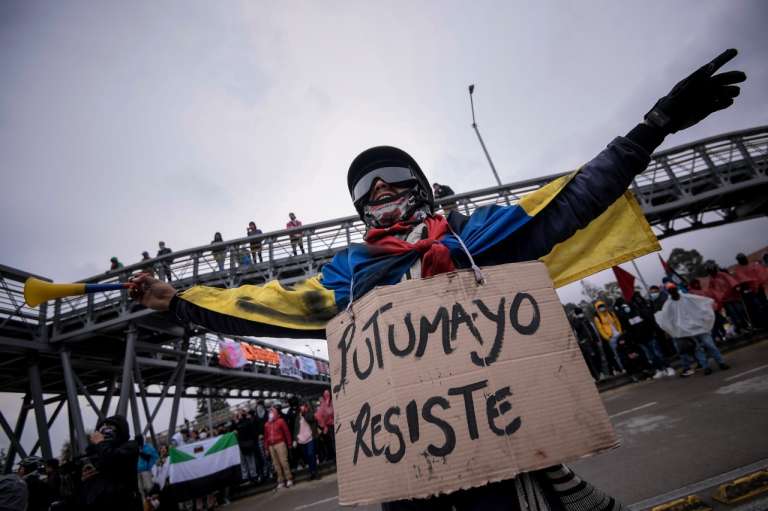 Varios grupos se protestaron contra la cuestionada operación militar de Putumayo que dejó 11 personas muertas.