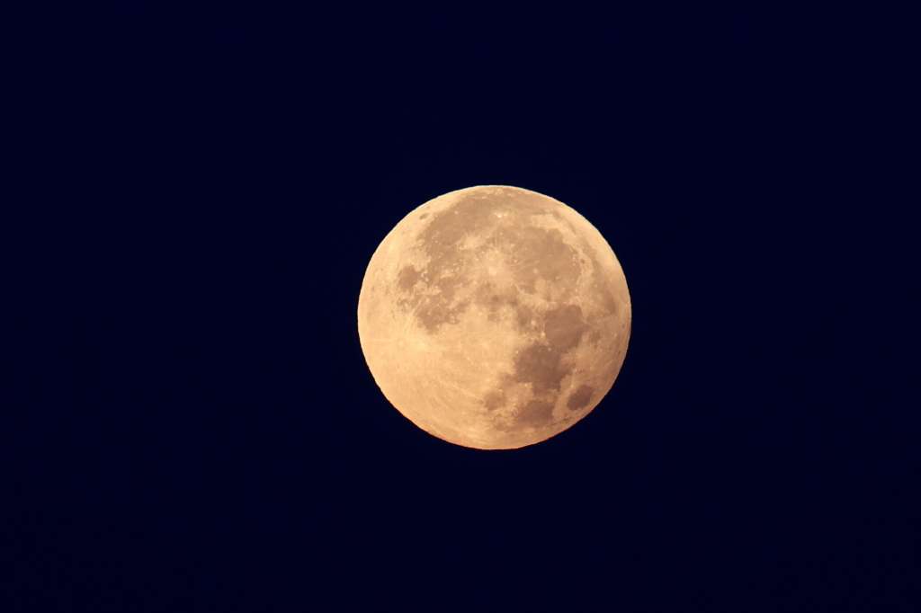 Polana Zgorzelisko (Poland), 18/09/2024.- A partial lunar eclipse seen from 'Zgorzelisko Glade' near Zakopane in the Tatra Mountains, southern Poland, 18 September 2024. The eclipse took place during a full moon called the 'Corn Moon'. (Polonia) EFE/EPA/Grzegorz Momot POLAND OUT