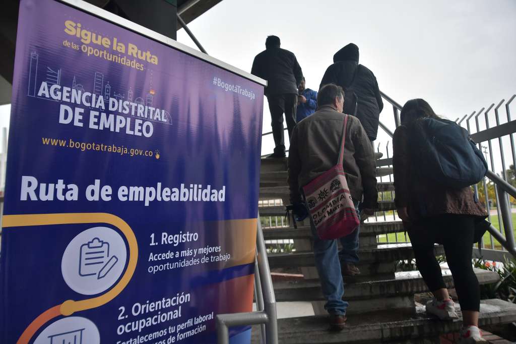 Feria de empleo organizada por la Secretaría Distrital de Desarrollo Económico realizada en el Palacio de los Deportes, la cual busca ofrecer más de 3.000 puestos de trabajo en el sector de la construcción y movilidad.