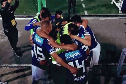 Ante el terrorismo, abrazo de gol