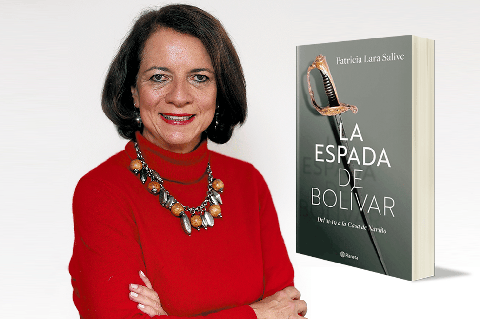 Patricia Lara y la portada de su nuevo libro.